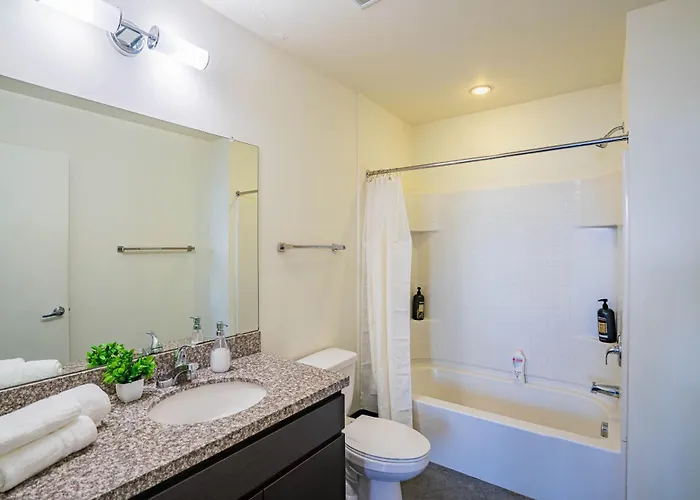 Desirable 2bd - Dt, Gym, Pool, Parking Sleep8 Apartment *