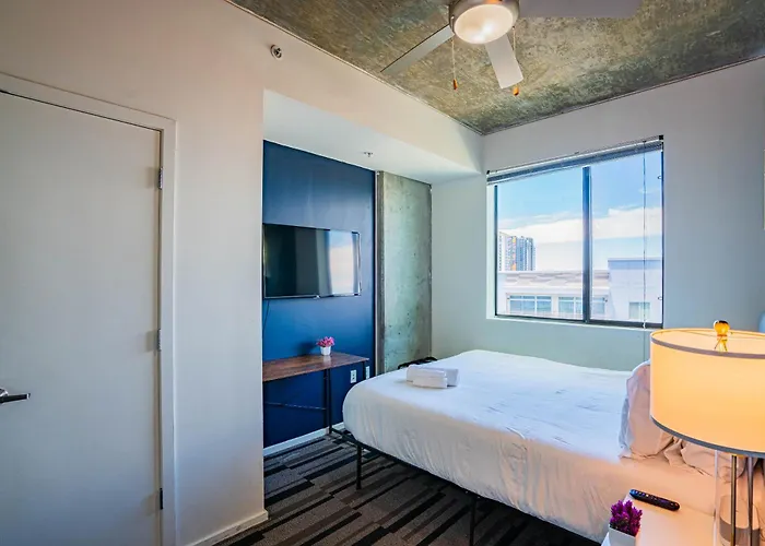 Desirable 2bd - Dt, Gym, Pool, Parking Sleep8 Phoenix