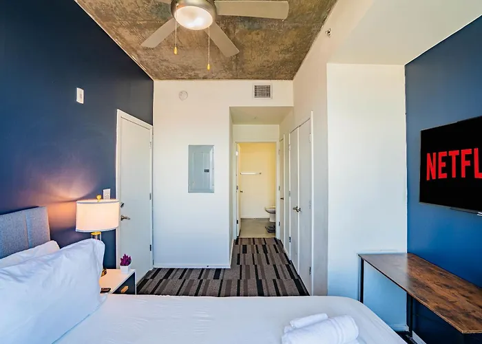 Desirable 2bd - Dt, Gym, Pool, Parking Sleep8 Apartment Phoenix