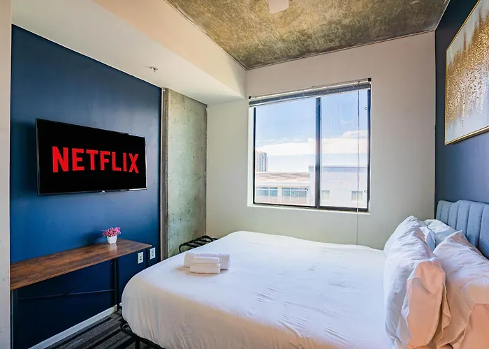 Desirable 2bd - Dt, Gym, Pool, Parking Sleep8 *