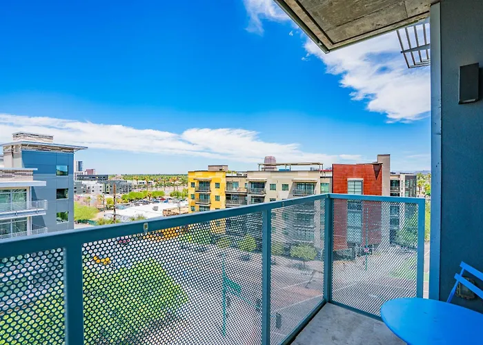 Desirable 2bd - Dt, Gym, Pool, Parking Sleep8