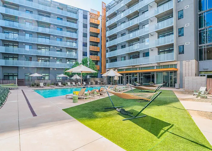 Desirable 2bd - Dt, Gym, Pool, Parking Sleep8 Apartment *