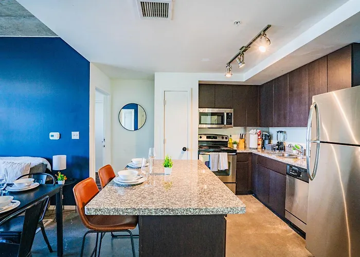 Desirable 2bd - Dt, Gym, Pool, Parking Sleep8 *