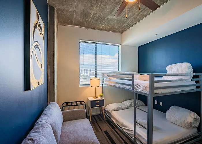 Desirable 2bd - Dt, Gym, Pool, Parking Sleep8 Apartment