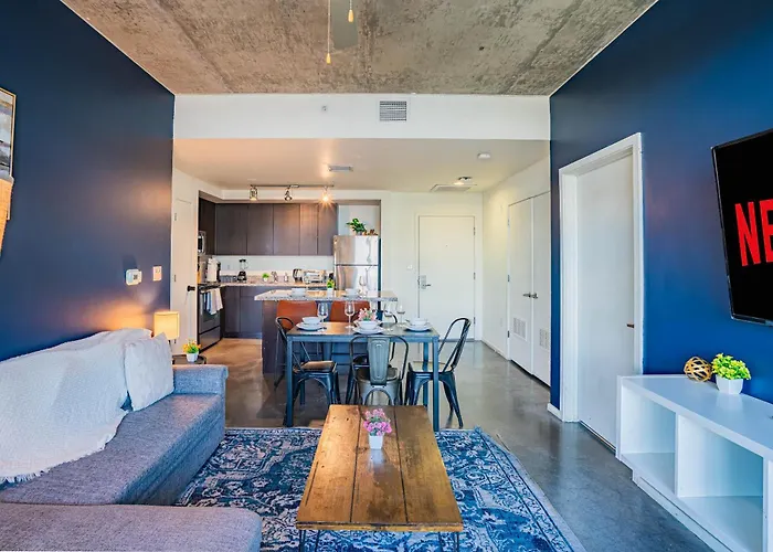 Desirable 2bd - Dt, Gym, Pool, Parking Sleep8 *