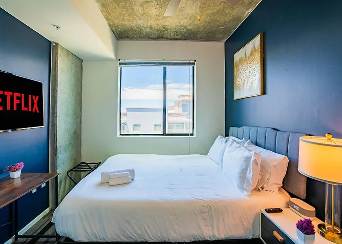 Desirable 2bd - Dt, Gym, Pool, Parking Sleep8 Phoenix