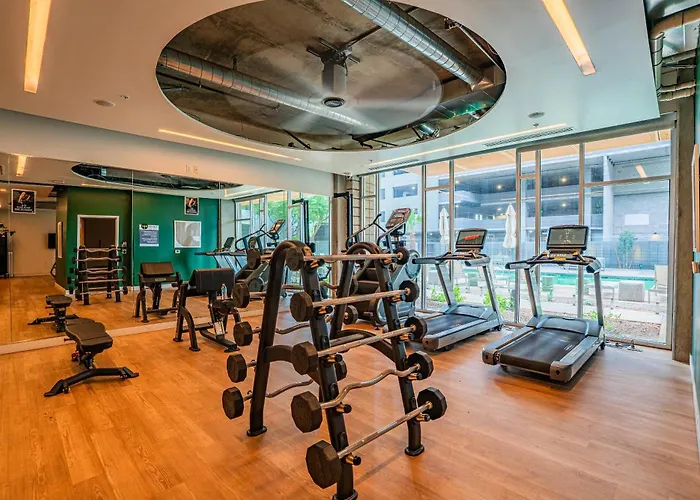 Desirable 2bd - Dt, Gym, Pool, Parking Sleep8 * Phoenix