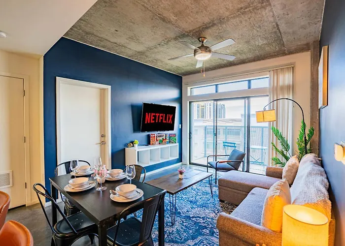 Desirable 2bd - Dt, Gym, Pool, Parking Sleep8 Apartment *