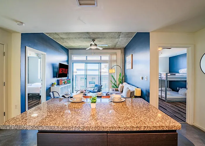 Desirable 2bd - Dt, Gym, Pool, Parking Sleep8 Phoenix